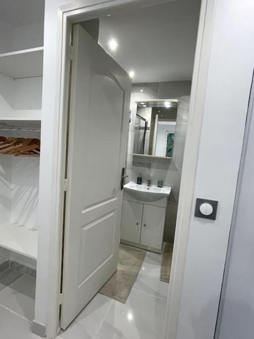 Appartement Cosy Et Moderne Proche De Disneyland Bussy-Saint-Georges Exterior foto